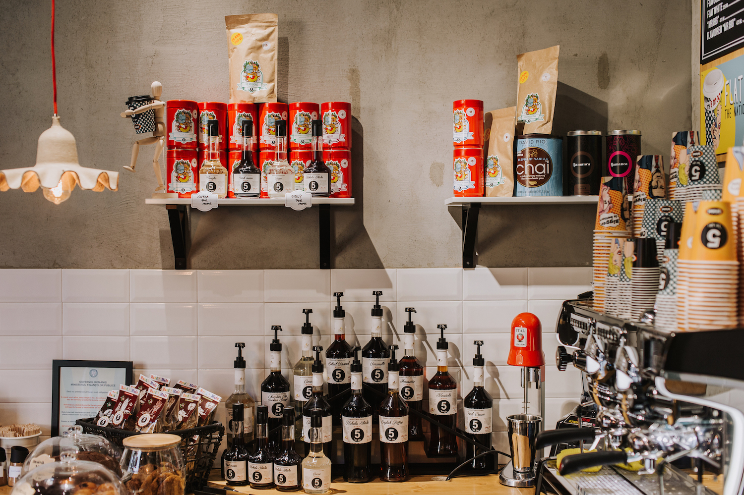 Lanțul de cafenele 5 to go se redeschide pe 5 mai și face cinste cu cafea până la finalul anului!