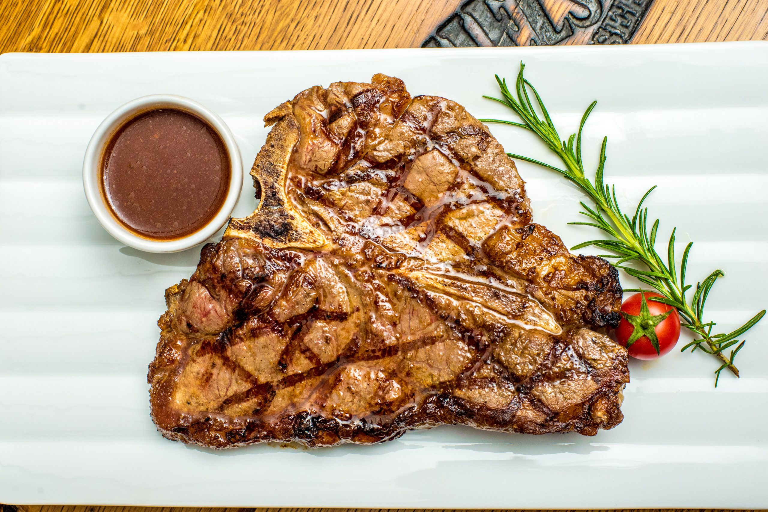 Red Angus Steakhouse lansează propria divizie de livrări