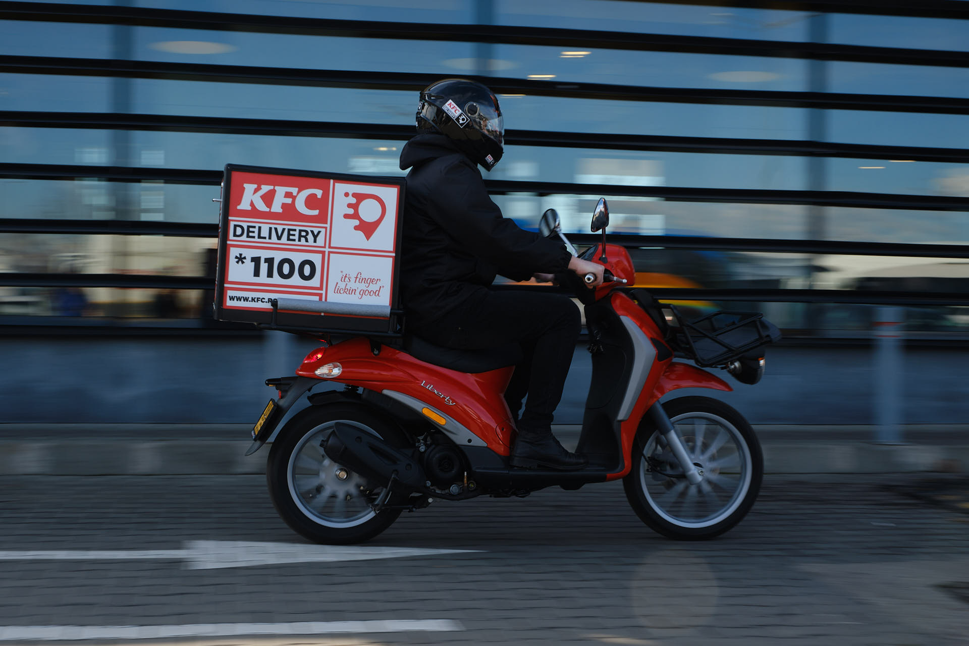 KFC lansează platforma proprie de comenzi online – delivery.kfc.ro – și continuă investițiile în zona de livrare