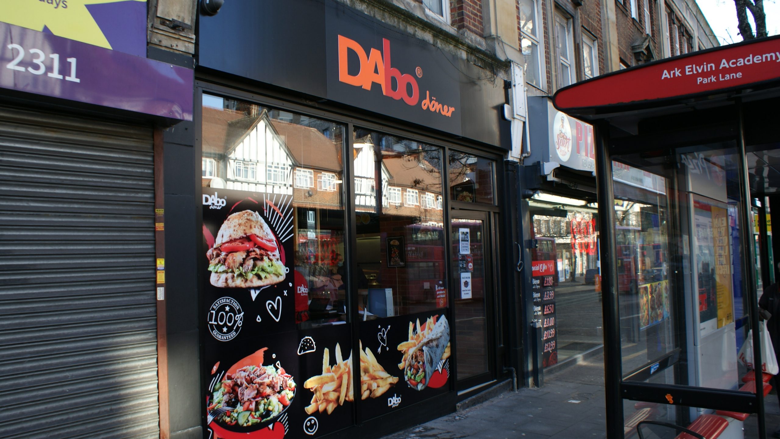 Franciza DAbo Doner deschide primul restaurant românesc de fast-food din Londra
