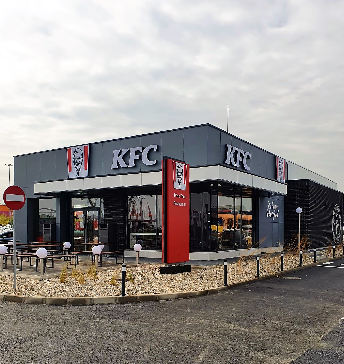 KFC inaugurează cel de-al 90-lea restaurant din România