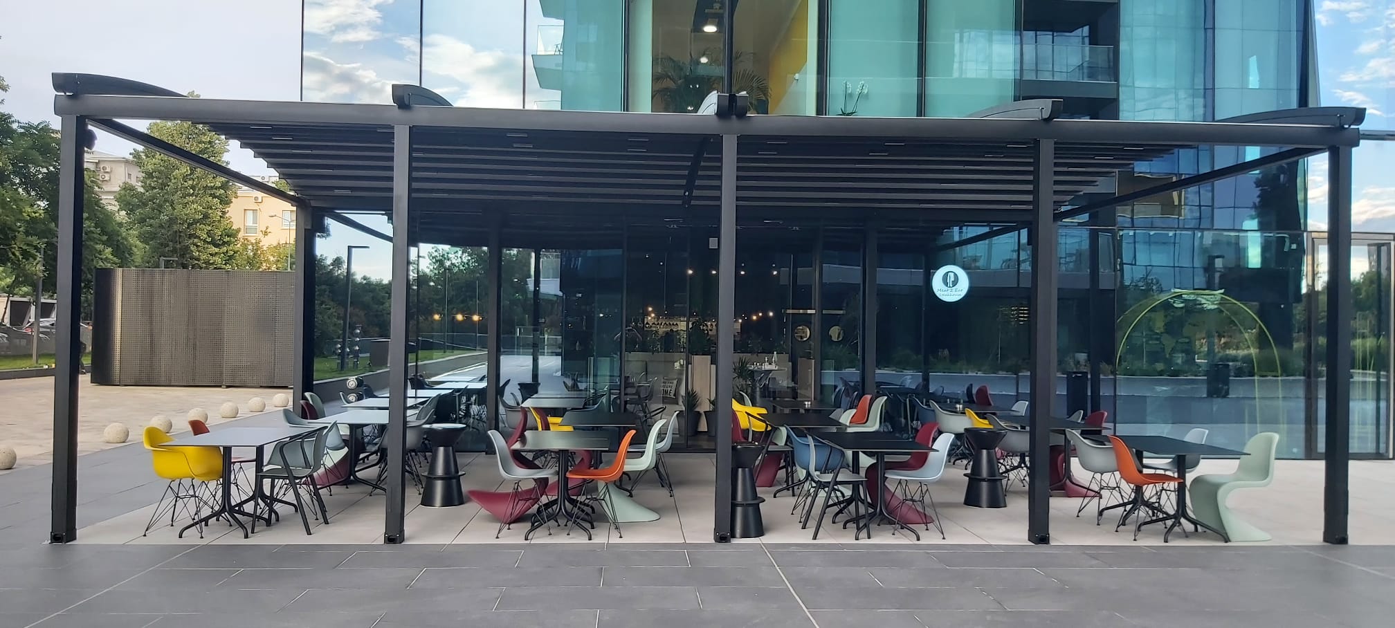 Cushman & Wakefield Echinox: Meat2Eat a deschis un restaurant la parterul clădirii de birouri One Tower