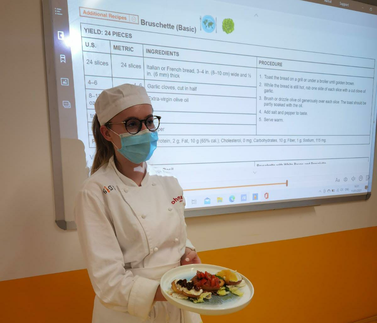 Pasionații de gastronomie vor parcurge programul în Artă Culinară licențiat EHL, organizat de ohma București, la Academia City Grill