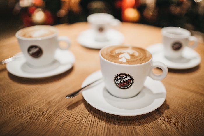Coca-Cola HBC România își extinde portofoliul de cafea cu un nou brand premium, Caffè Vergnano, recunoscut de 140 de ani pentru calitate și excelență