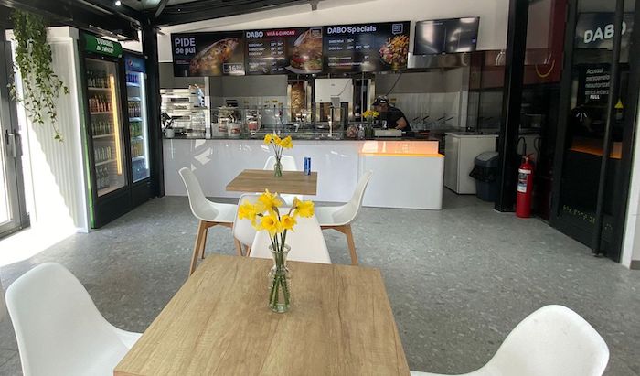Cu o cifră de afaceri de 22 milioane euro în 2022, brandul DABO® se reinventează și anunță deschiderea în București a primului restaurant sub noua identitate, în urma unei investiții de 150.000 de euro
