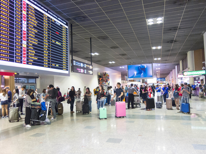 Românii zboară de 10 ori mai mult decât acum 25 de ani