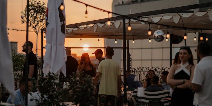 BARTINI Rooftop, primul Martini Cocktail Bar din România, redeschide terasa la capacitate completă 