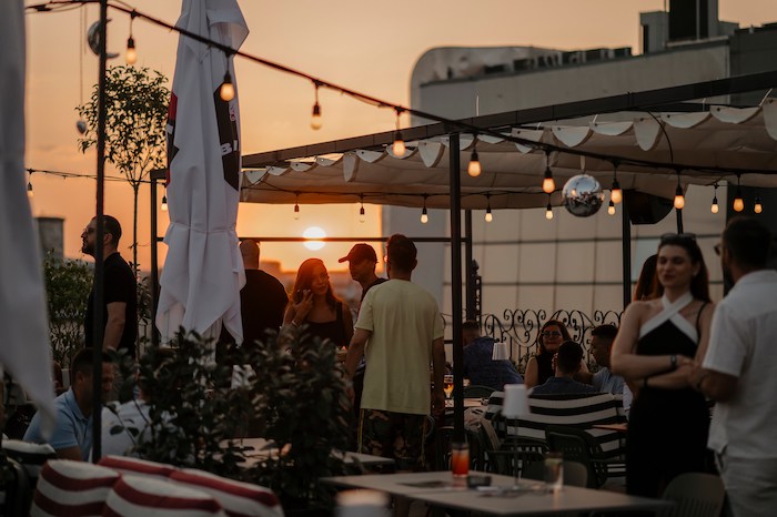 BARTINI Rooftop, primul Martini Cocktail Bar din România, redeschide terasa la capacitate completă 