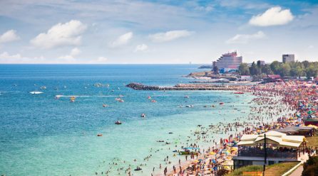Cât îi costă pe români o vacanță last minute de Sfânta Maria?