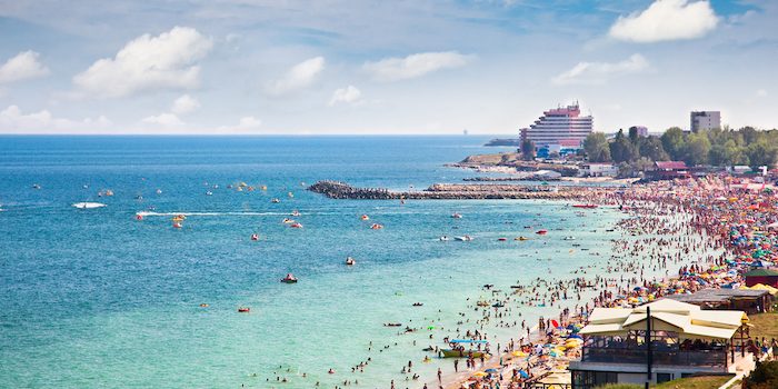 Cât îi costă pe români o vacanță last minute de Sfânta Maria?