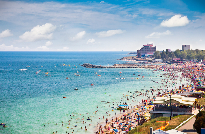 Cât îi costă pe români o vacanță last minute de Sfânta Maria?
