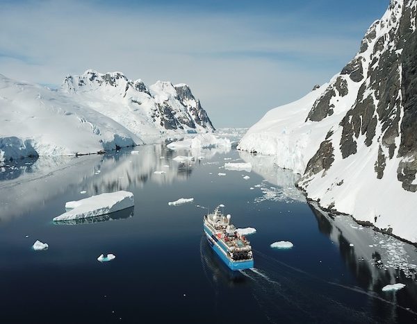 NOZOMI Travel devine partenerul exclusiv în România al Polar Latitudes Expeditions, unul dintre liderii mondiali ai croazierelor polare de expediție