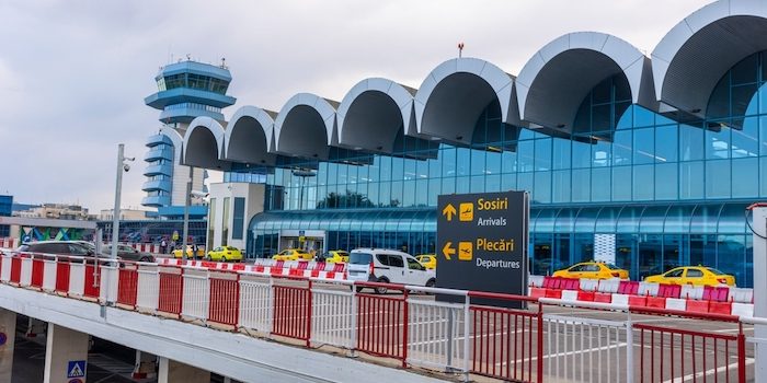 Vola.ro: 5 metode prin care romanii pot gasi bilete de avion si cazari mai ieftine pentru toamna aceasta